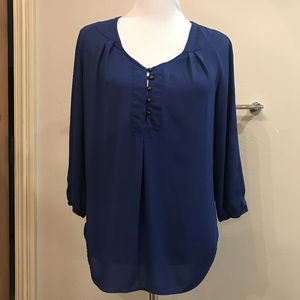 Great condition! Blouse w/ Spike Buttons -Sm